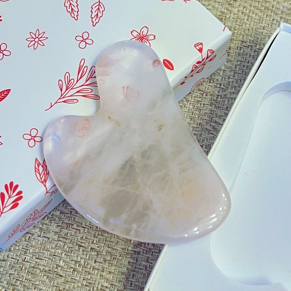 Clarins Gua Sha Instrument Lift-ant Face Massage - Picture 4 of 5